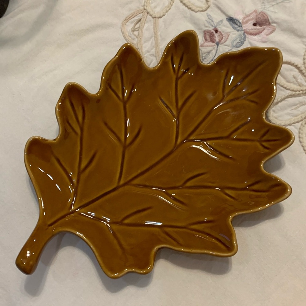 Amber Ceramic Maple Leaf Fresh Decor No chips
